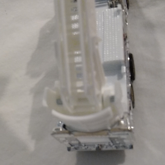 SALE! 2009 Mattel Matchbox Jensen Fire Dept. Ladder 5 - Picture 12 of 17